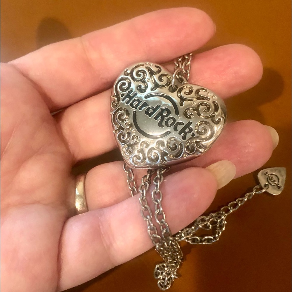 Hard Rock Cafe necklace - Picture 3 of 8